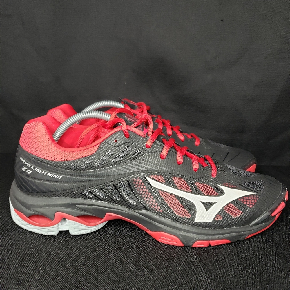 Mizuno Wave Lighting Z4 Athletic Shoe
